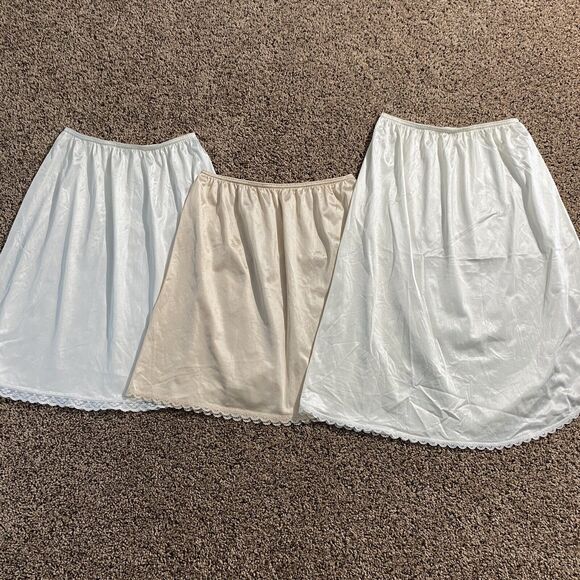 VTG Warners Perfect Measure Slip Skirt Lot Of 3 Bundle Women’s S/M Made In USA - Picture 1 of 7